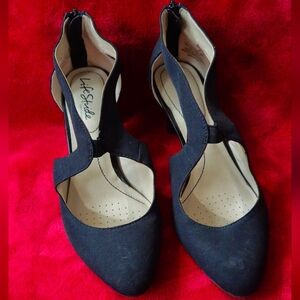 Life Stride Giovanne 2 Black Back Zipper Heels - Size 8W
